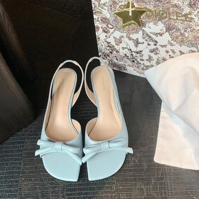 صنادل نسائية أنيقة بكعب منخفض  - مراجعة Slip Dress Satin وسعره